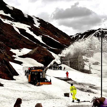 Belle Vue Des Alpes *